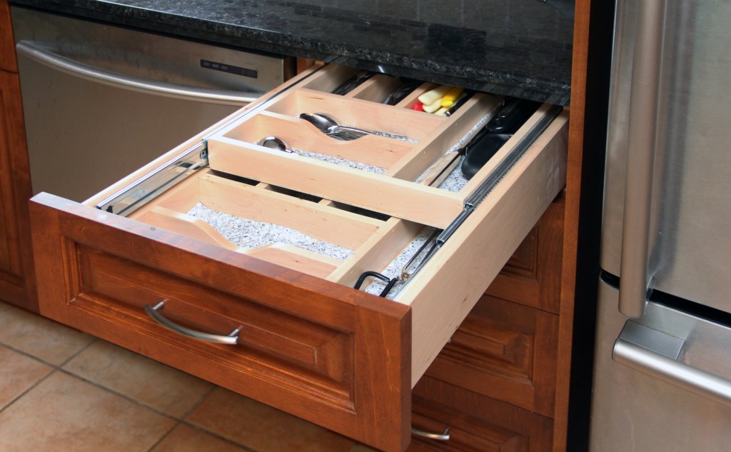 Soft-Close-Drawers-with-Layered-Drawer-Slides