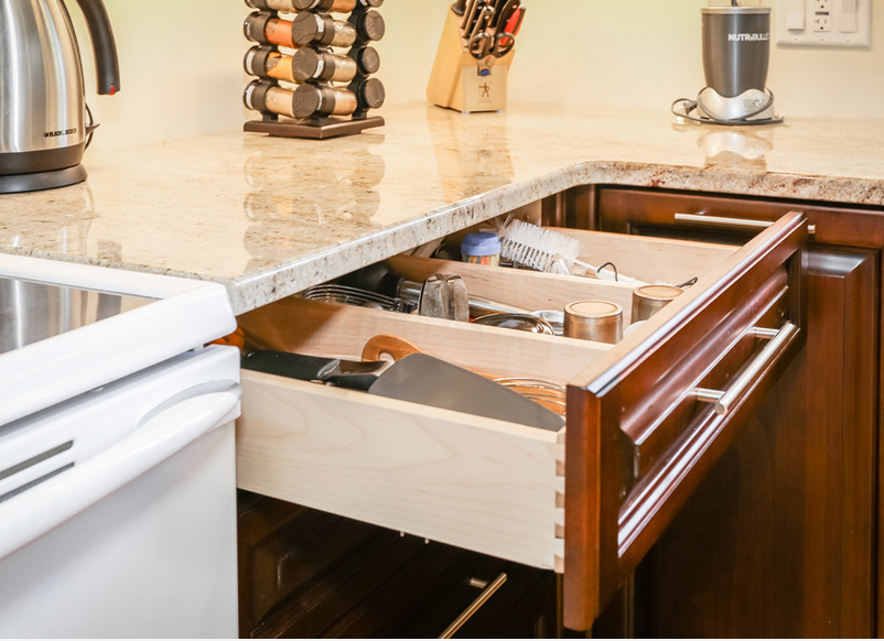 Traditional-Walnut-Kitchen-drawer-divider