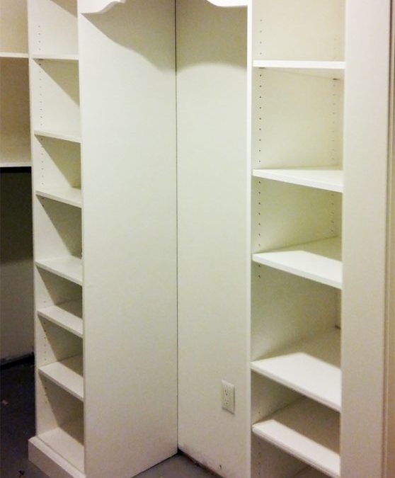 Built-in white shelving unit