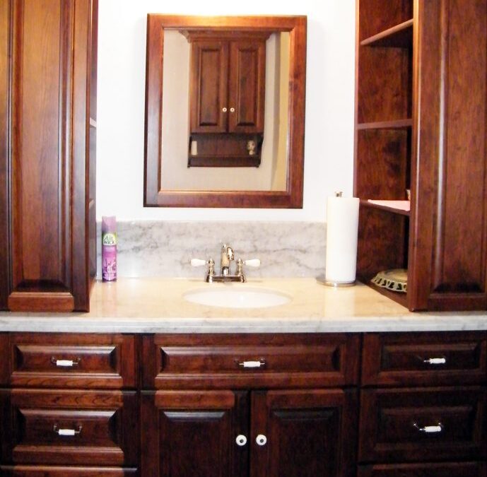Traditional vanity with upper side shelving
